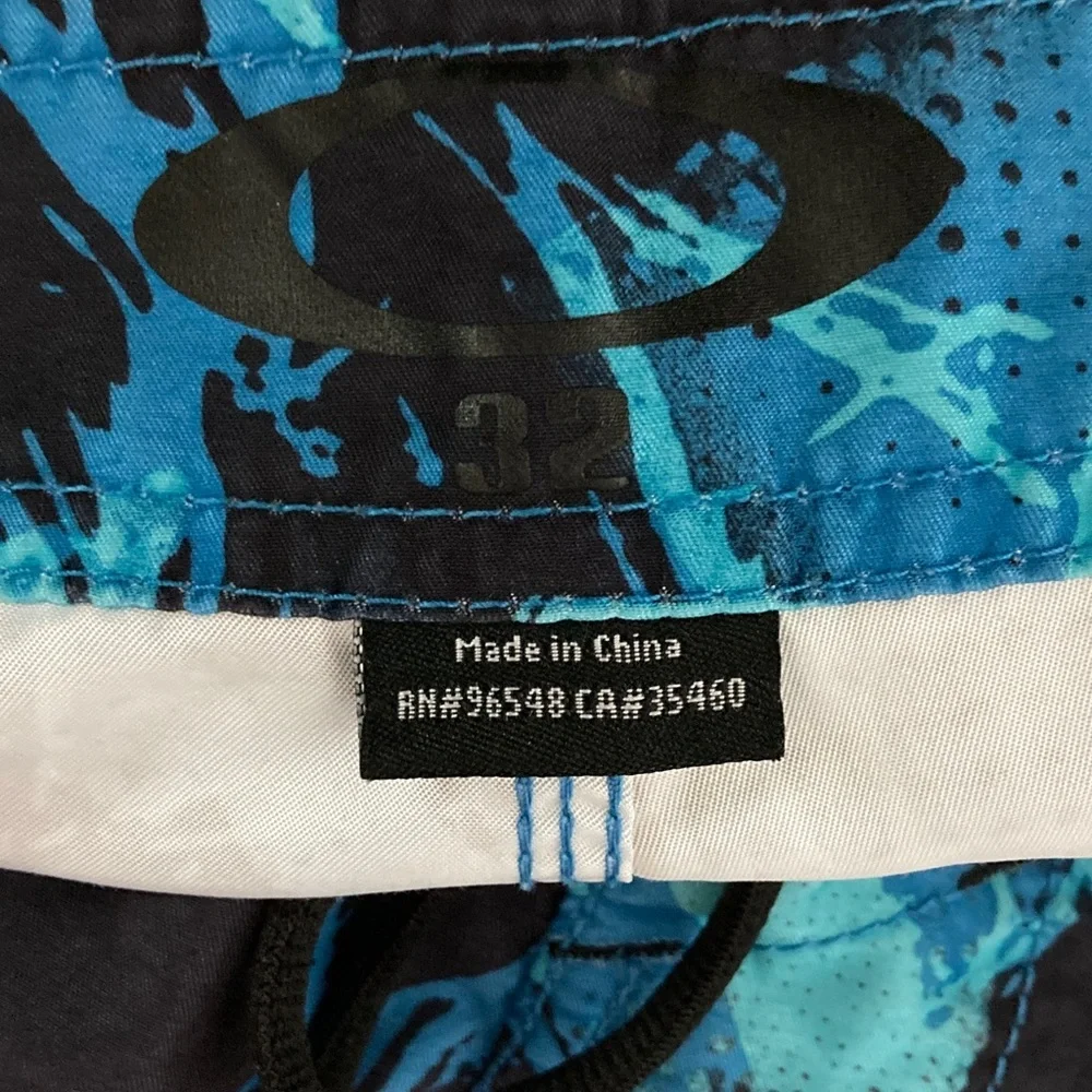 Oakley Blue &Black Floral Print Board Shorts Size 32  21”Length EUC